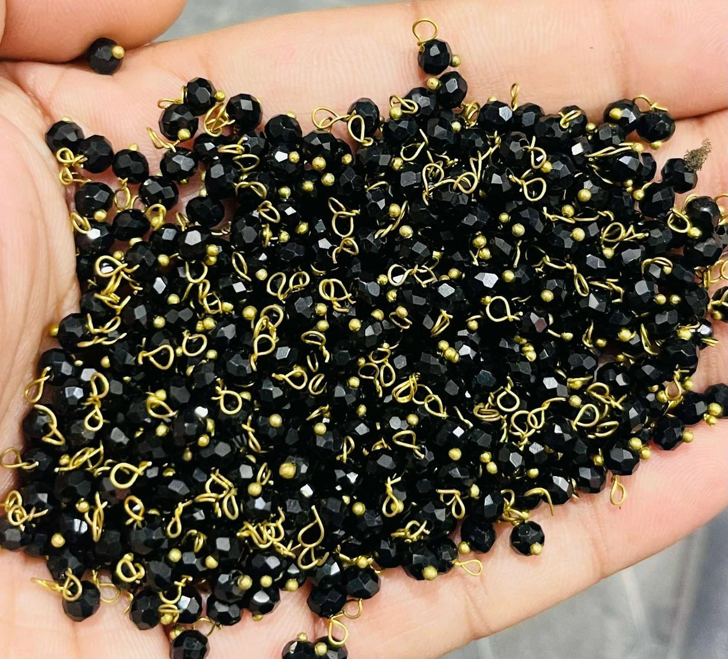 ready made lreal beads 4mm Black